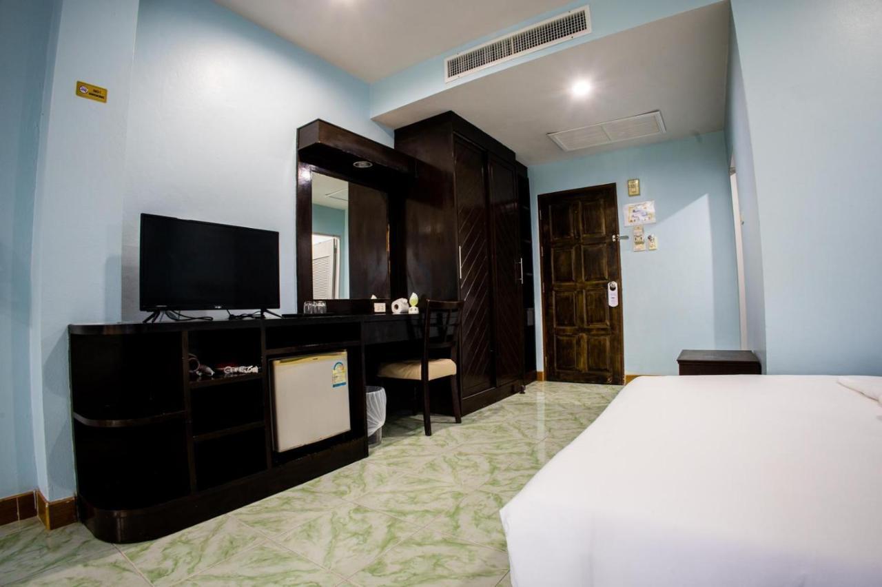 Riviera Patong Hotel Exterior photo
