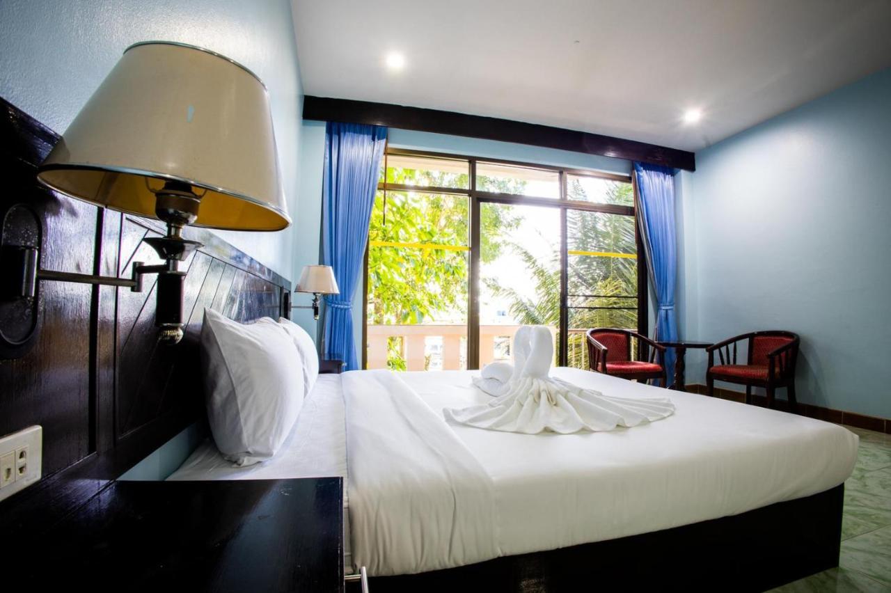 Riviera Patong Hotel Exterior photo